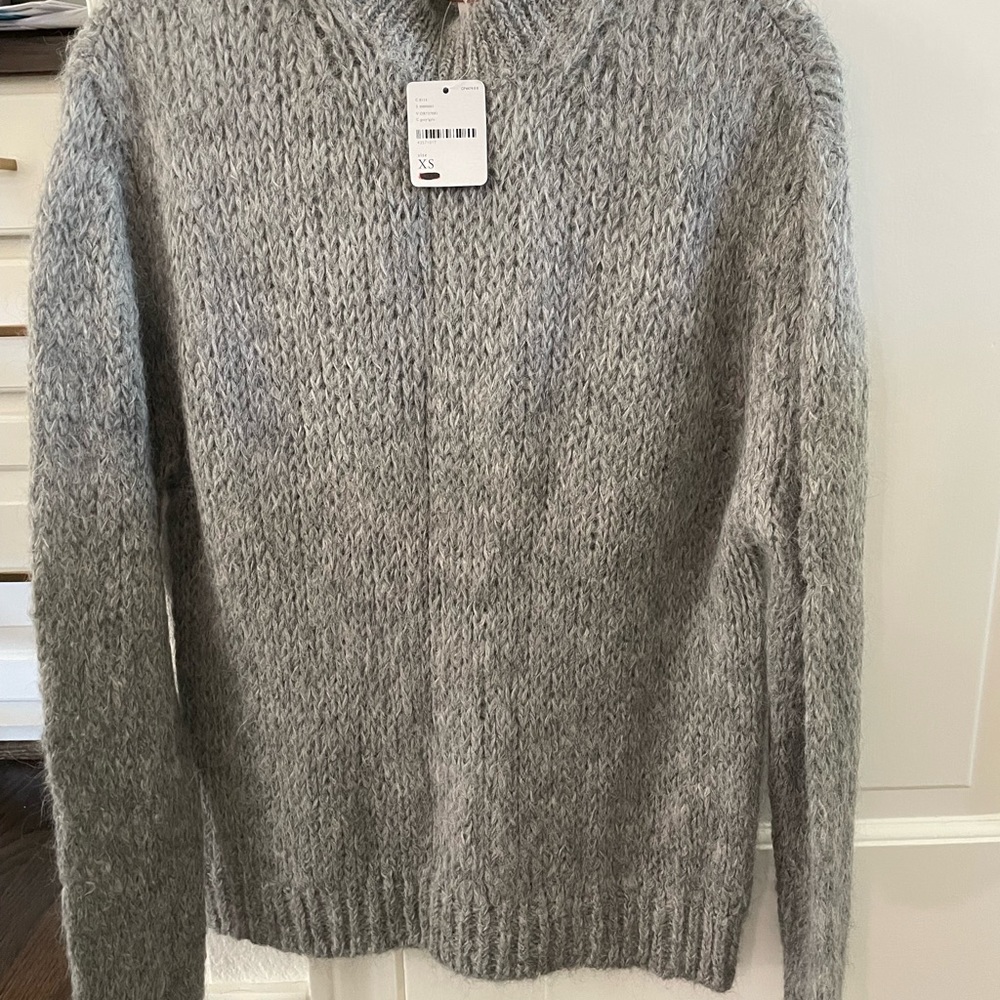 Beautiful Alpaca/Wool sweater.   Never worn.  NWT.